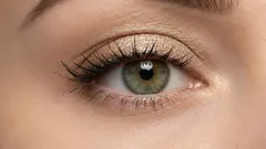 Come valorizzare gli occhi senza linee visibili: una guida alla tecnica dell'eyeliner interlash. Un trucco perfetto per tutti i giorni in soli 3 minuti!