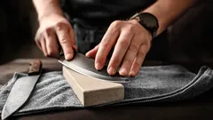 Come affilare i coltelli con la pietra ad acqua: guida pratica per un filo perfetto