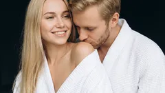 Non sono i tacchi né la bellezza: cosa provoca una forte attrazione negli uomini