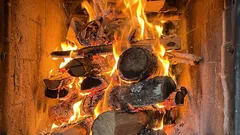 Risparmio fino al 50% sulla legna da ardere: un trucco che solo i vecchi abitanti del villaggio conoscono